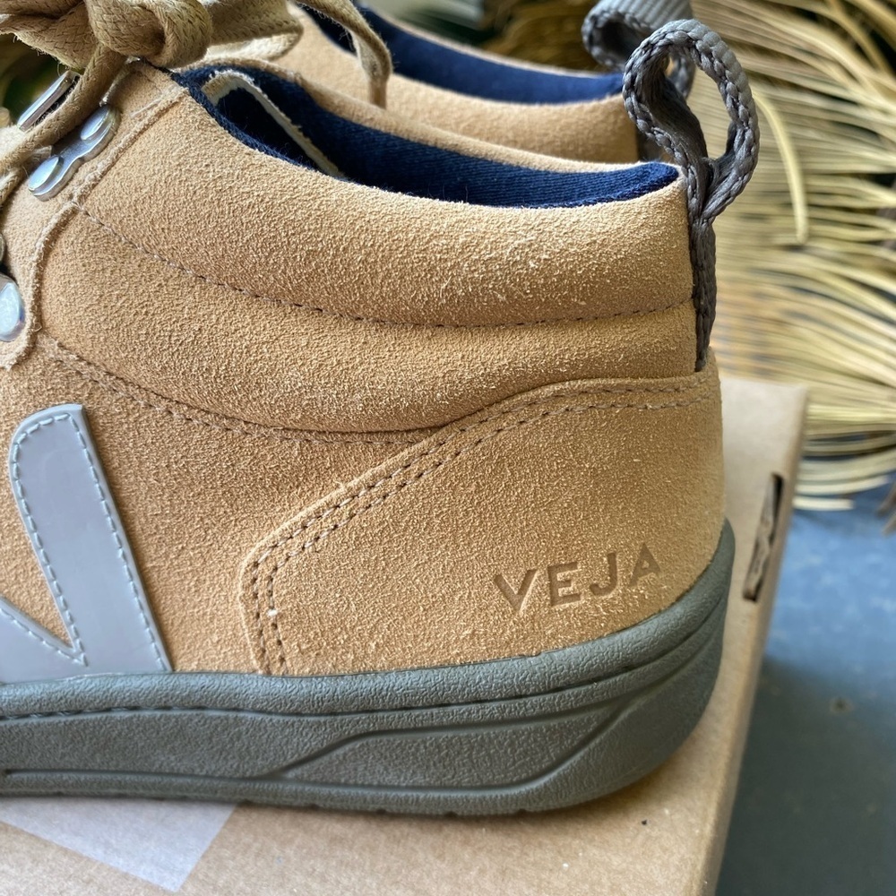 VEJA *NWT* Women’s Roraima Suede Desert Oxford Grey Khaki High Top Sneakers Sz 6 - Picture 6 of 16